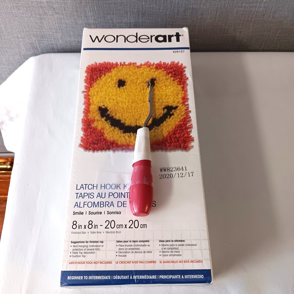WonderArt Smiley Face Latch Hook Kit 8x8 New Beginner DIY Craft‎ Retro Hippie